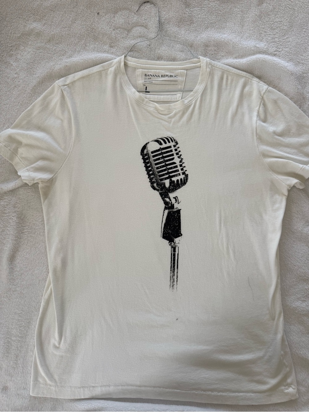 Men’s large Banana Republic T-shirt with microphone logo